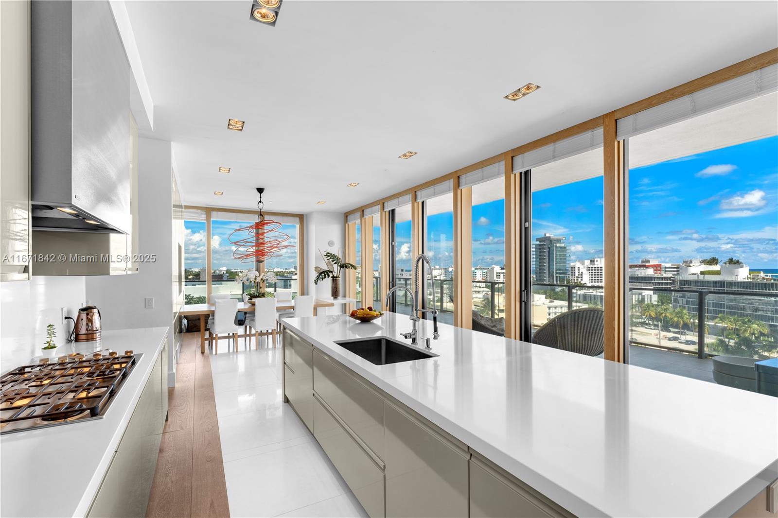 APOGEE CONDO - Residential