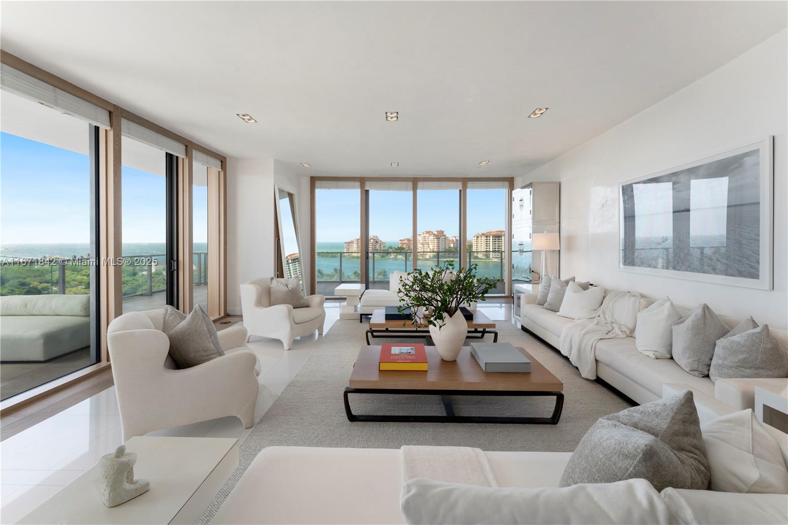 800 S Pointe Dr 901