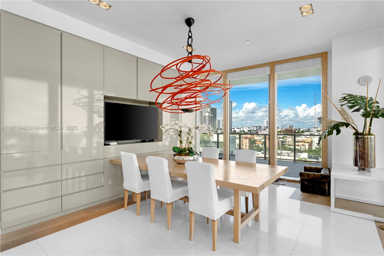 800 S Pointe Dr 901