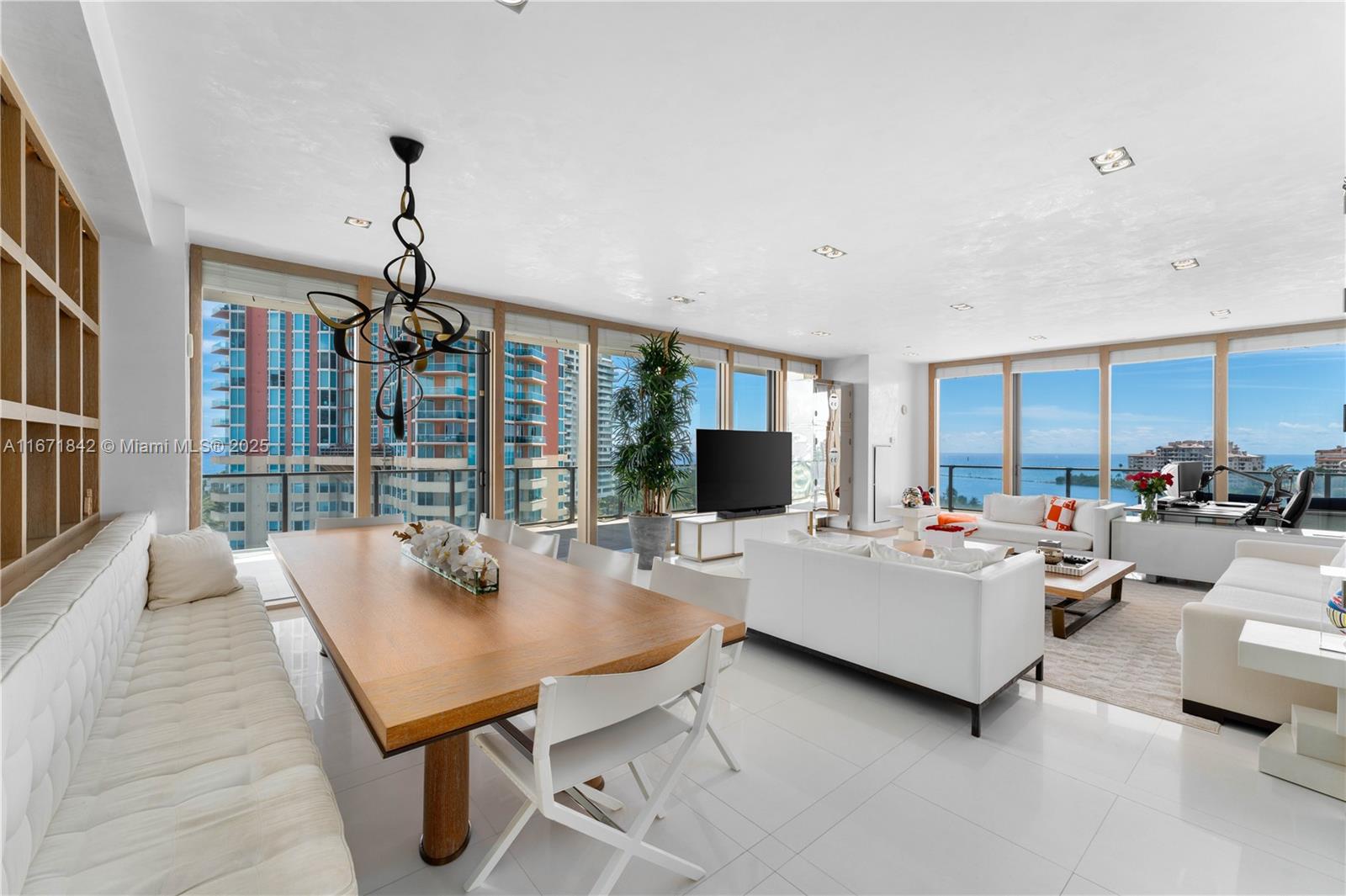 800 S Pointe Dr 901