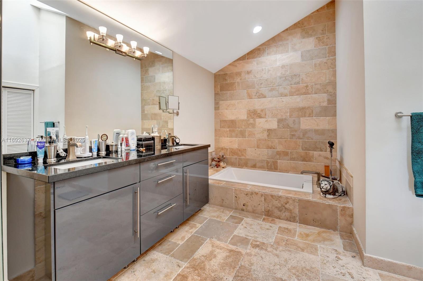 STONEBRIDGE - Residential