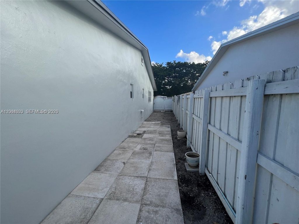 Photo of 15 SE 13th St #17, Dania Beach, FL 33004 (MLS # A12004603)