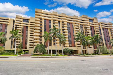 Condominium in Coral Gables FL 600 Biltmore Way.jpg