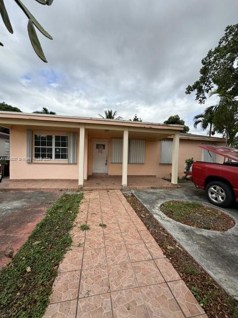 Single Family Residence in Hialeah FL 711 31st St St.jpg