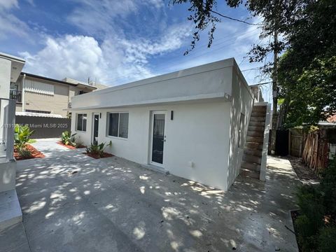 1670 SW 11th Ter Back Miami FL 33135