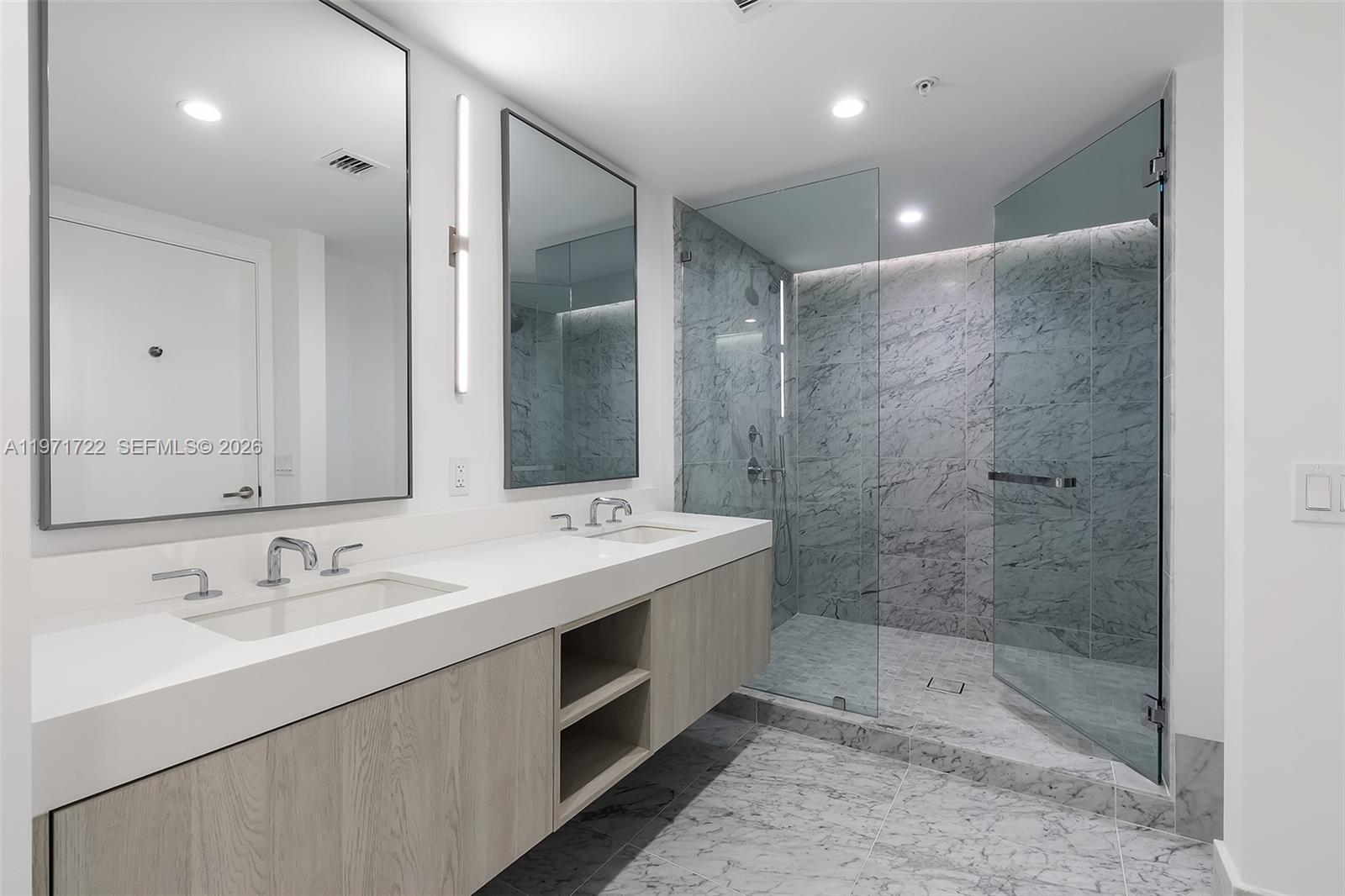 LA BAIA CONDOMINIUM - Residential