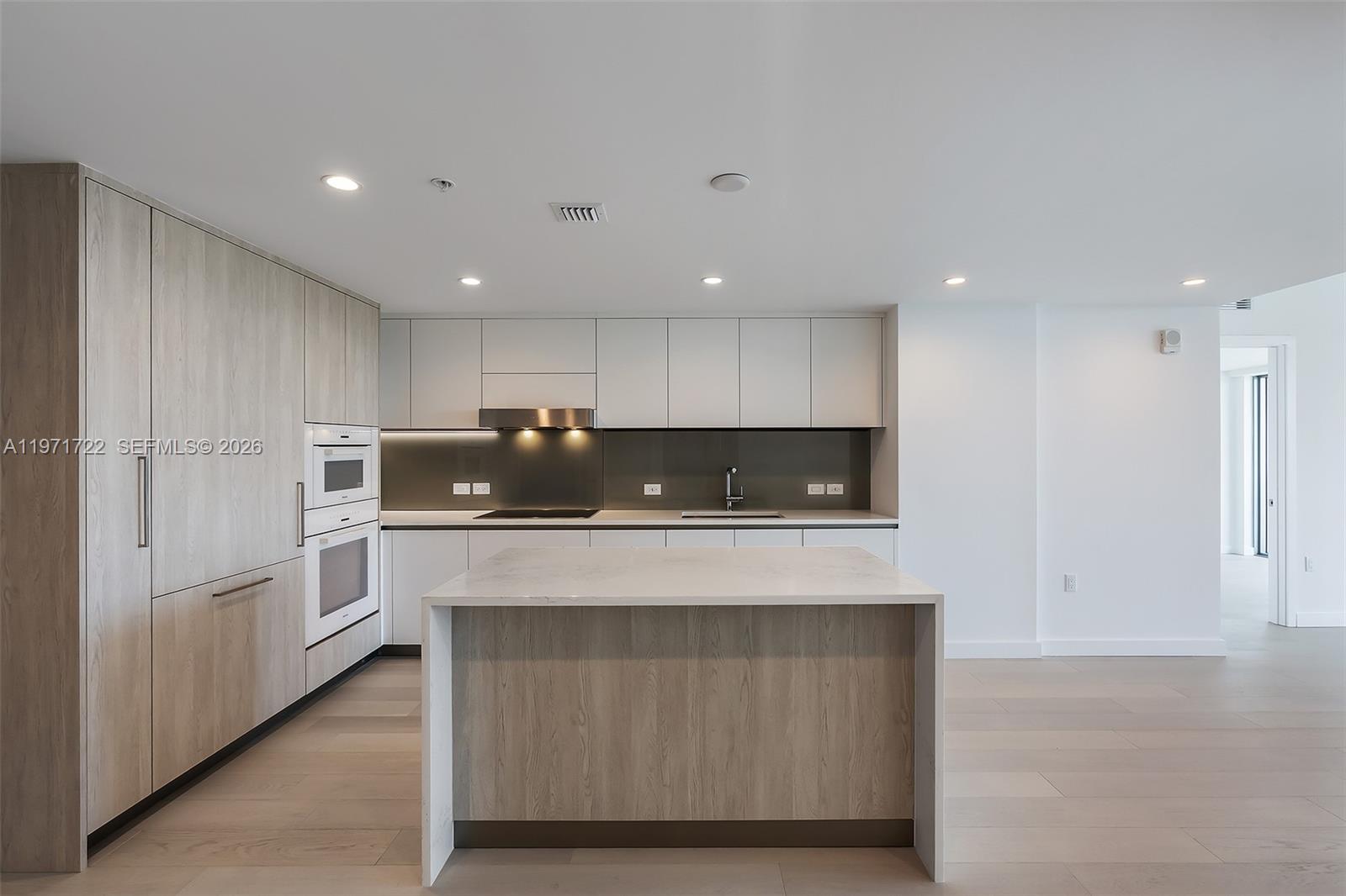 LA BAIA CONDOMINIUM - Residential