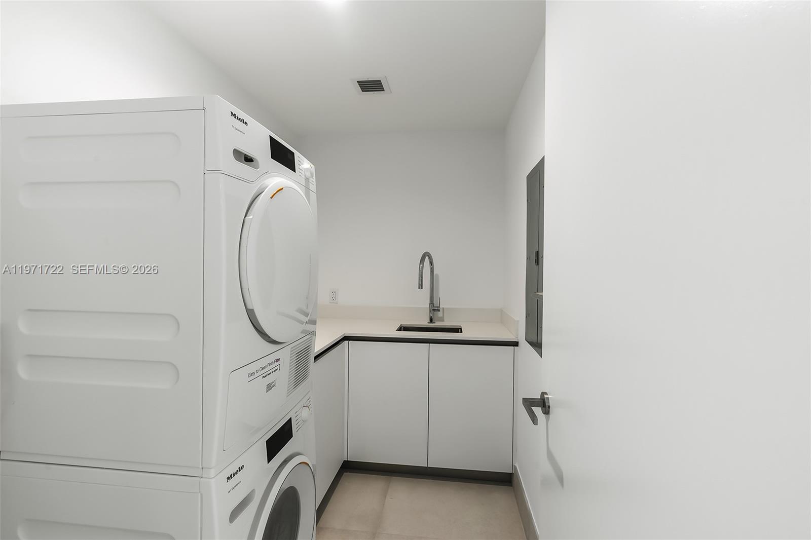 LA BAIA CONDOMINIUM - Residential