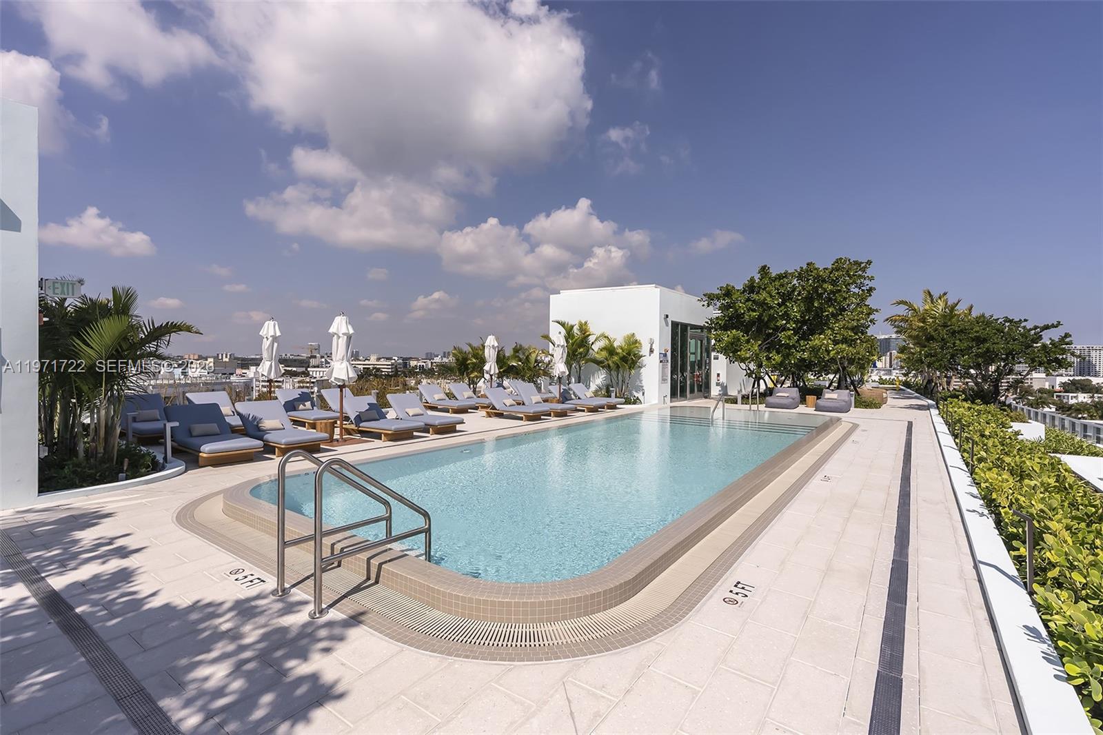 LA BAIA CONDOMINIUM - Residential