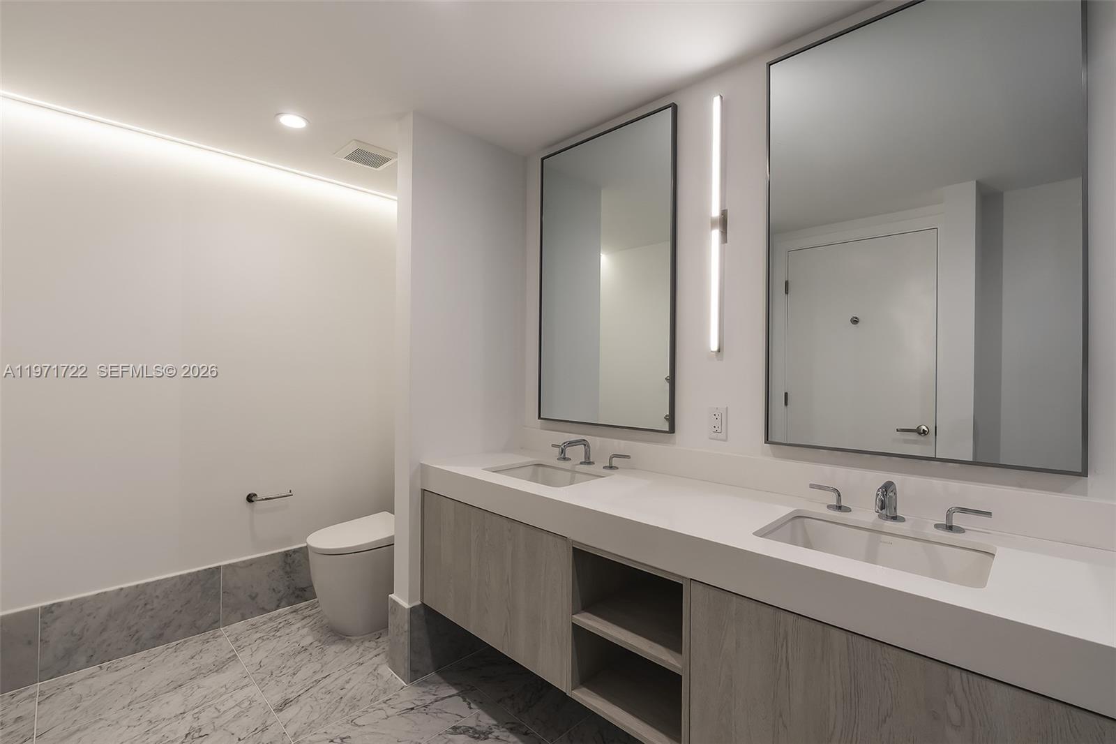 LA BAIA CONDOMINIUM - Residential