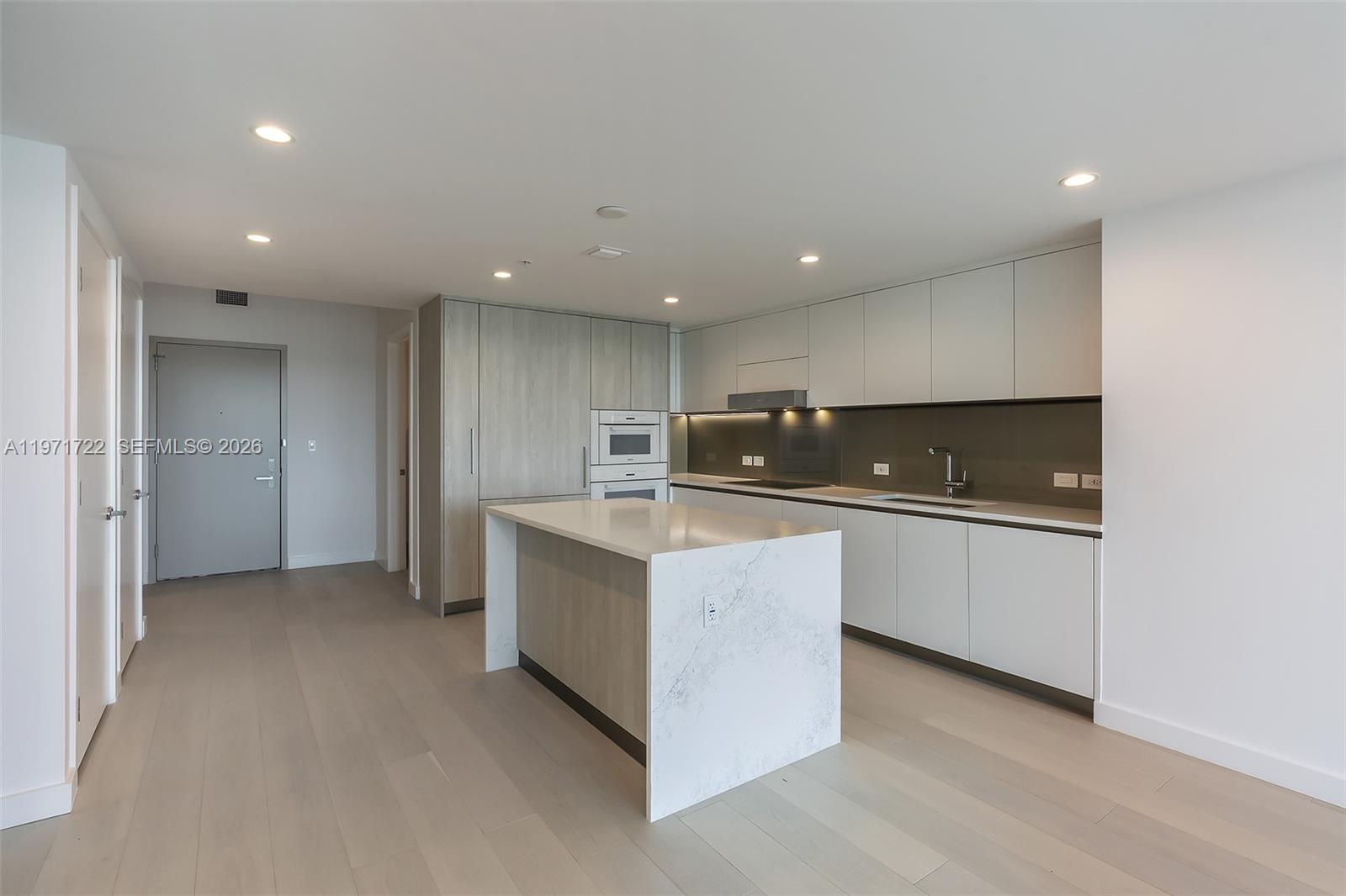 LA BAIA CONDOMINIUM - Residential