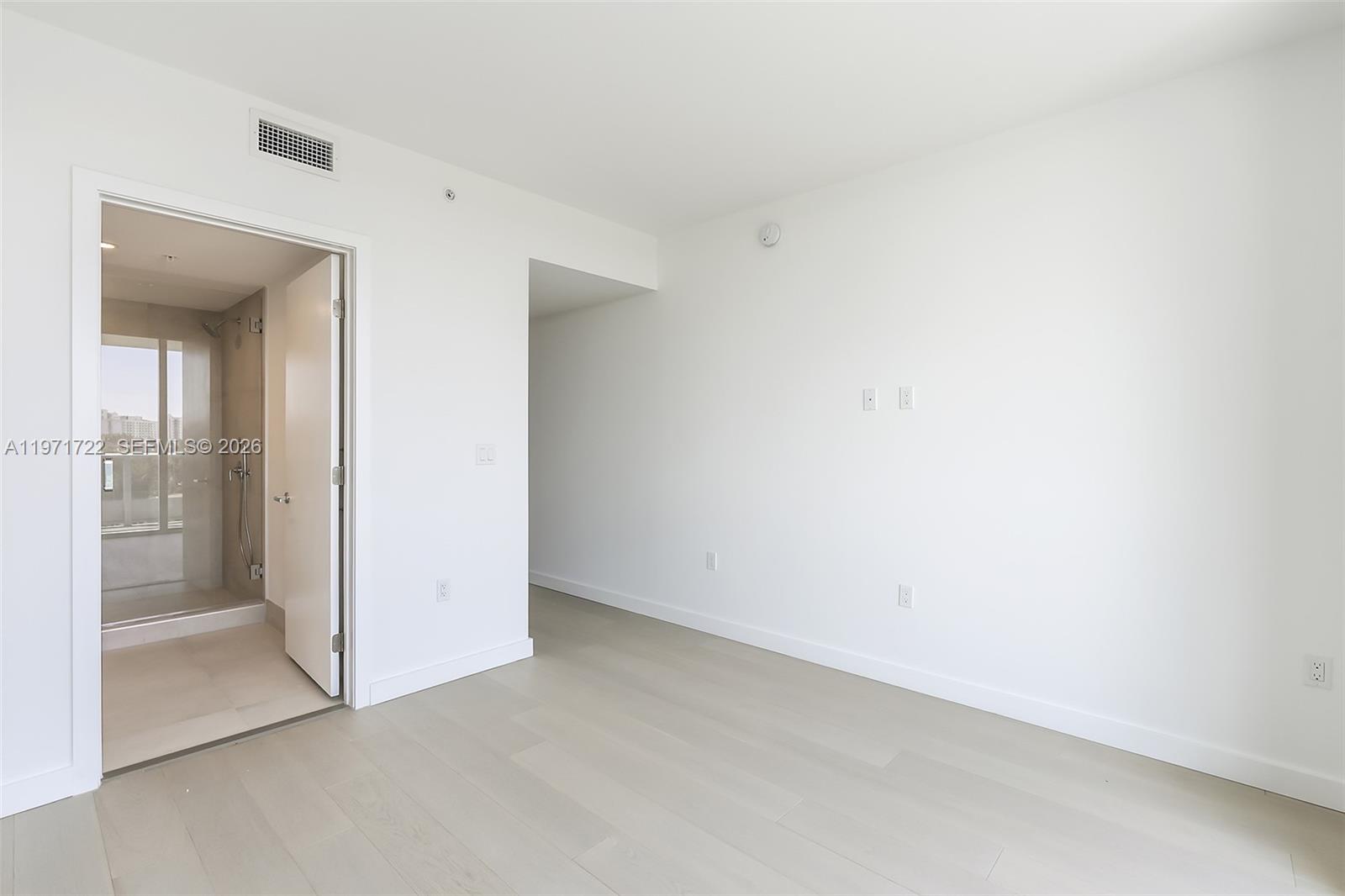 LA BAIA CONDOMINIUM - Residential