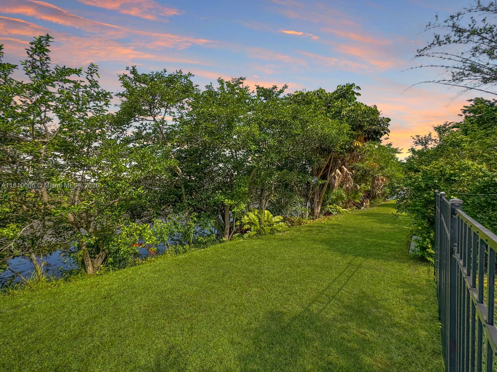 FLAMINGO GARDENS - Residential