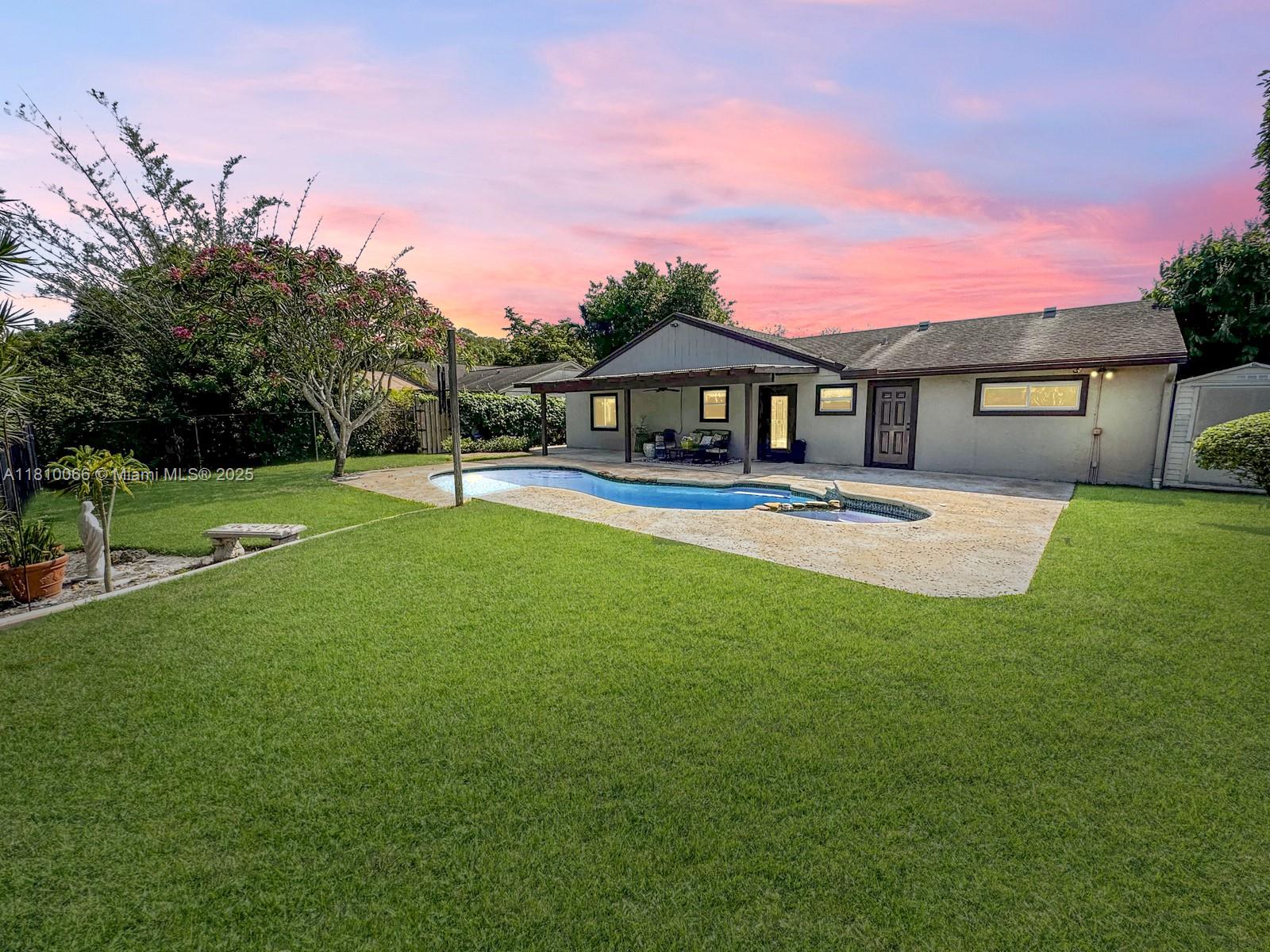 FLAMINGO GARDENS - Residential
