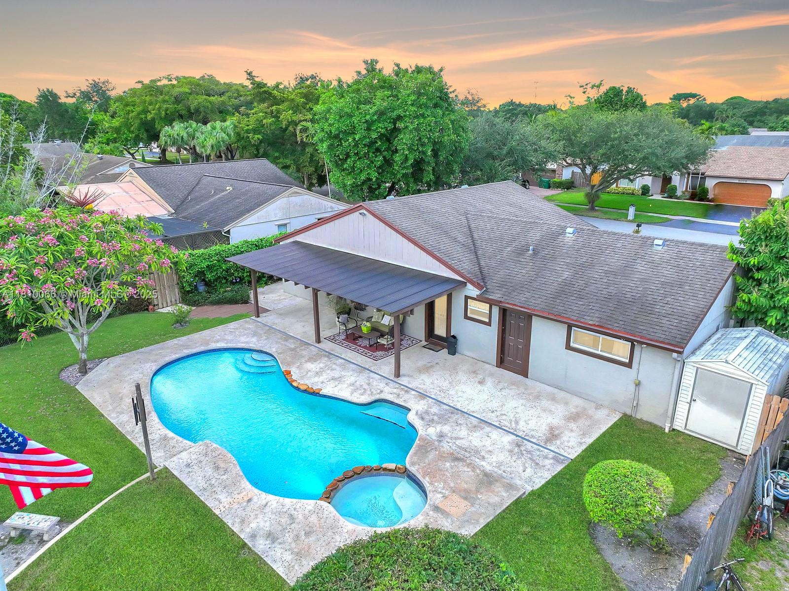FLAMINGO GARDENS - Residential