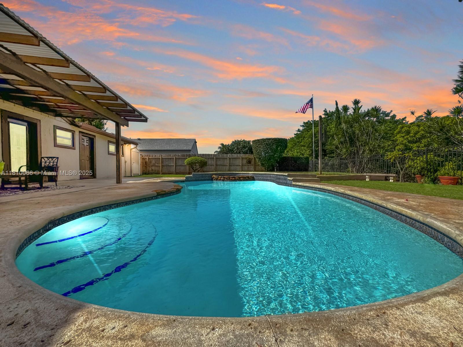 FLAMINGO GARDENS - Residential