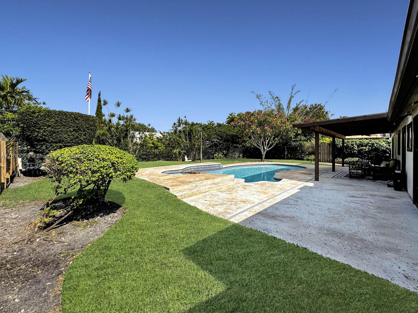 FLAMINGO GARDENS - Residential