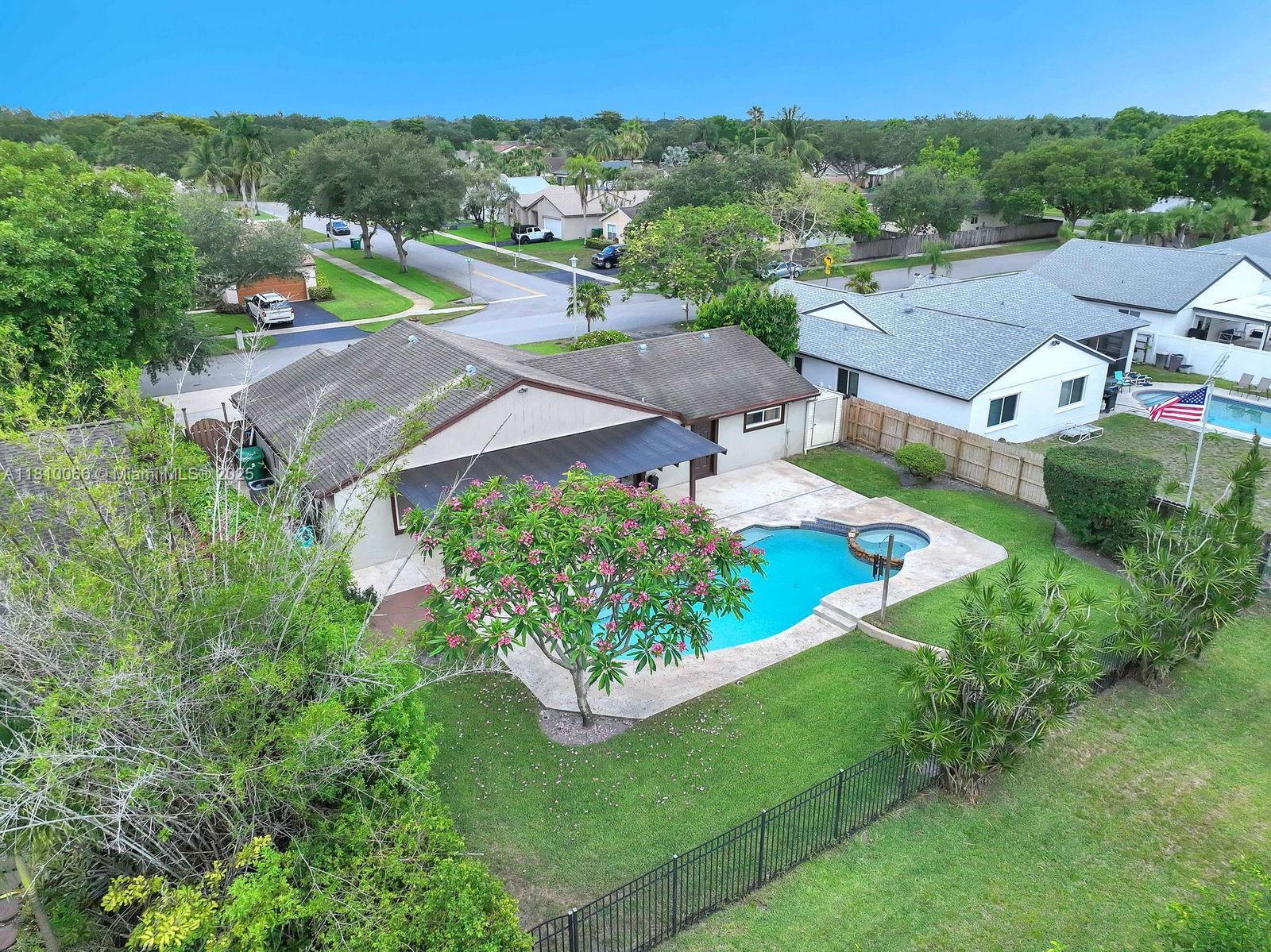 FLAMINGO GARDENS - Residential