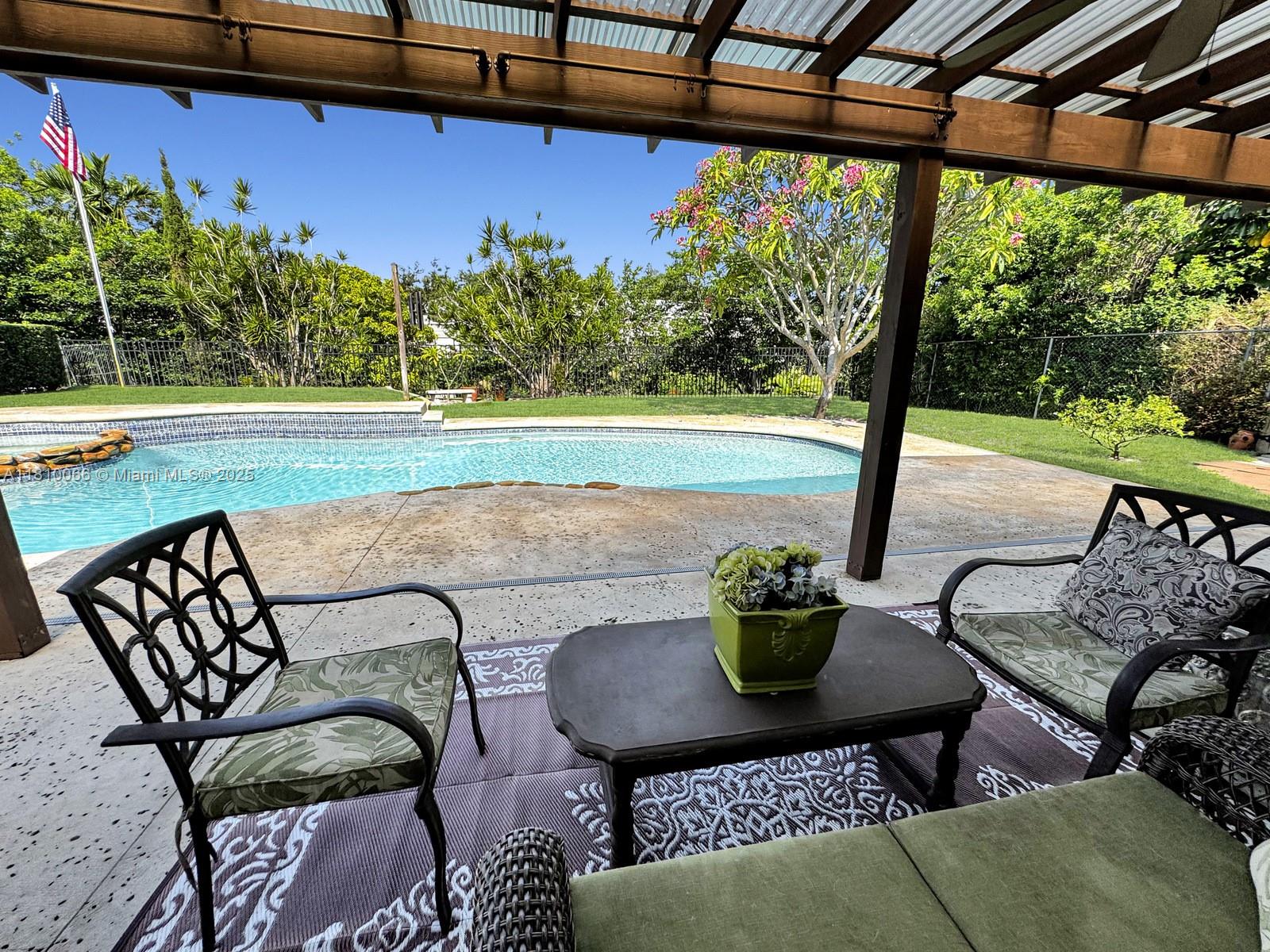 FLAMINGO GARDENS - Residential