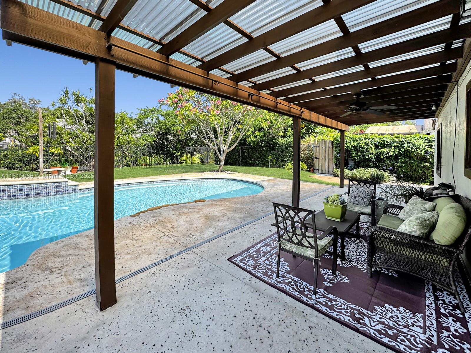 FLAMINGO GARDENS - Residential