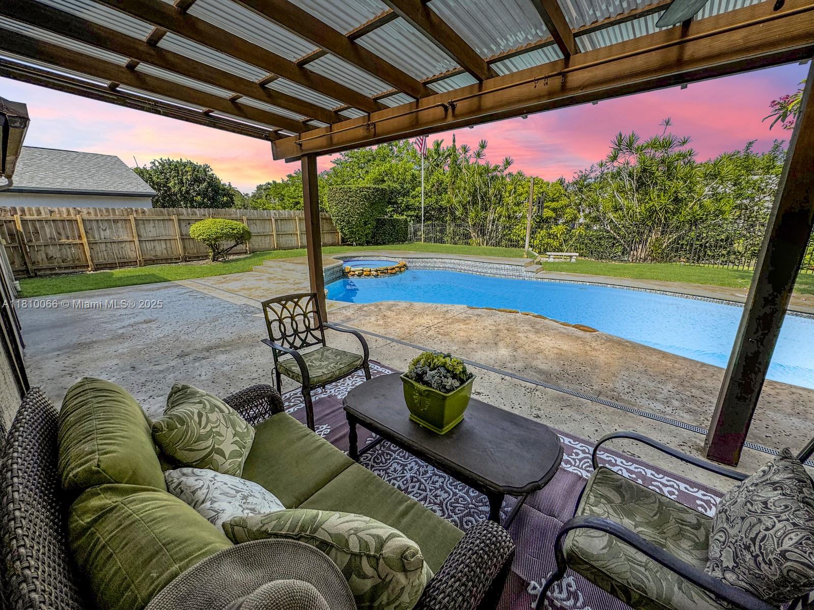 FLAMINGO GARDENS - Residential