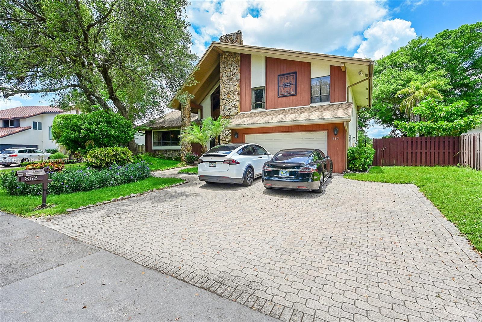 Property for Sale at 863 W Coco Plum Cir, Plantation, Miami-Dade County, Florida - Bedrooms: 4 
Bathrooms: 3  - $998,000