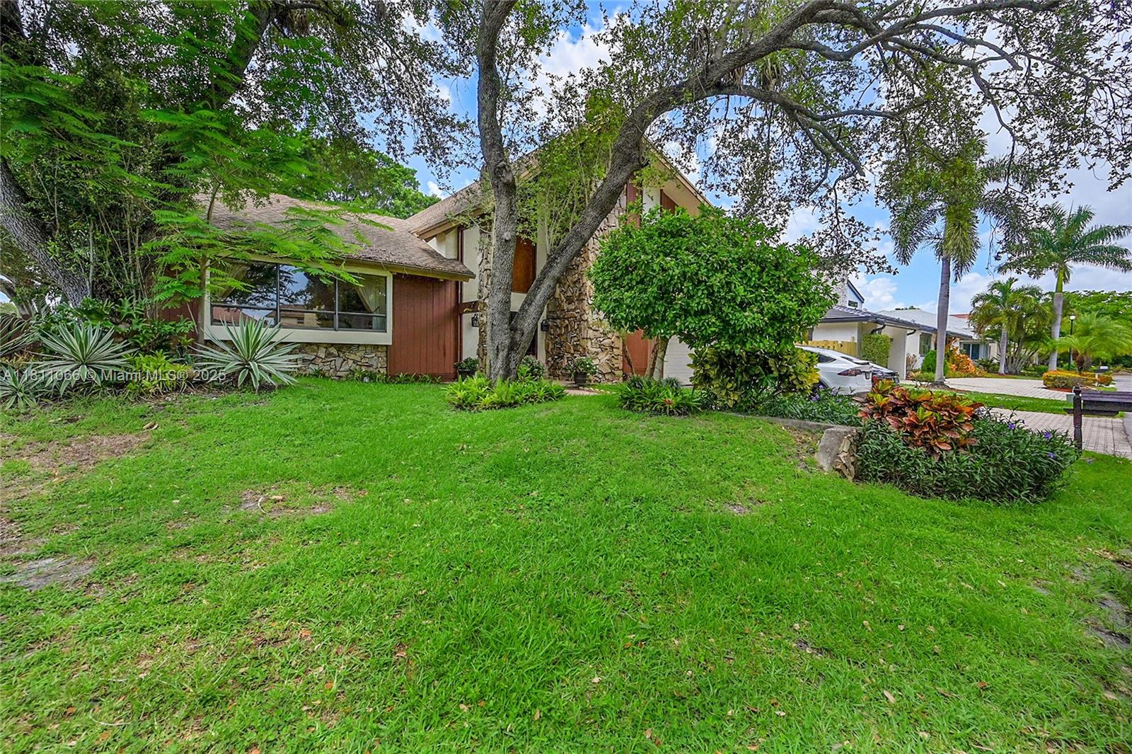 863 W Coco Plum Cir