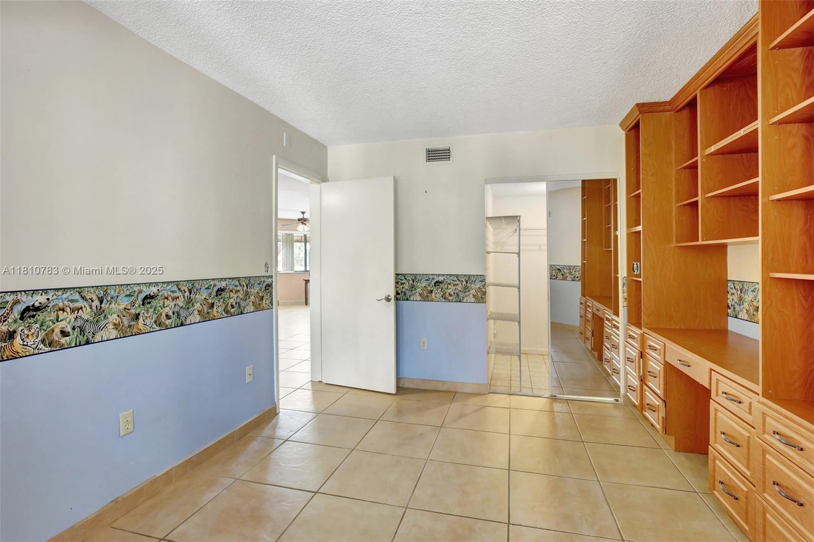 CELEBRATION POINT CONDO #5 - Residential