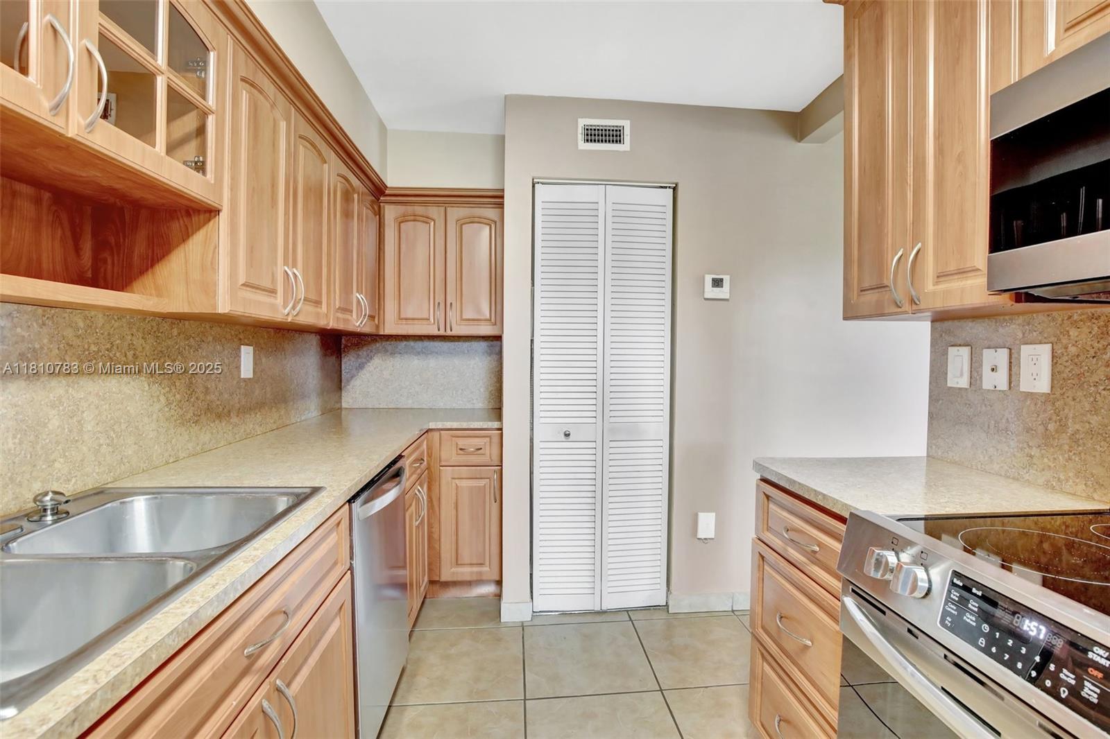 15535 N Miami Lakeway N 106