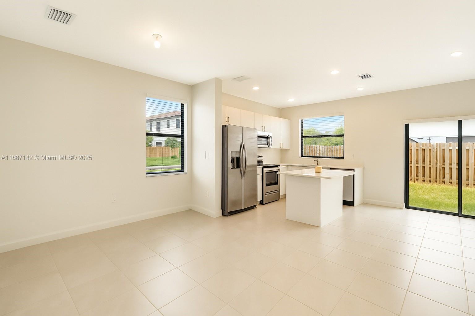 SILVER PALM RESIDENTIAL H - Residential Lease