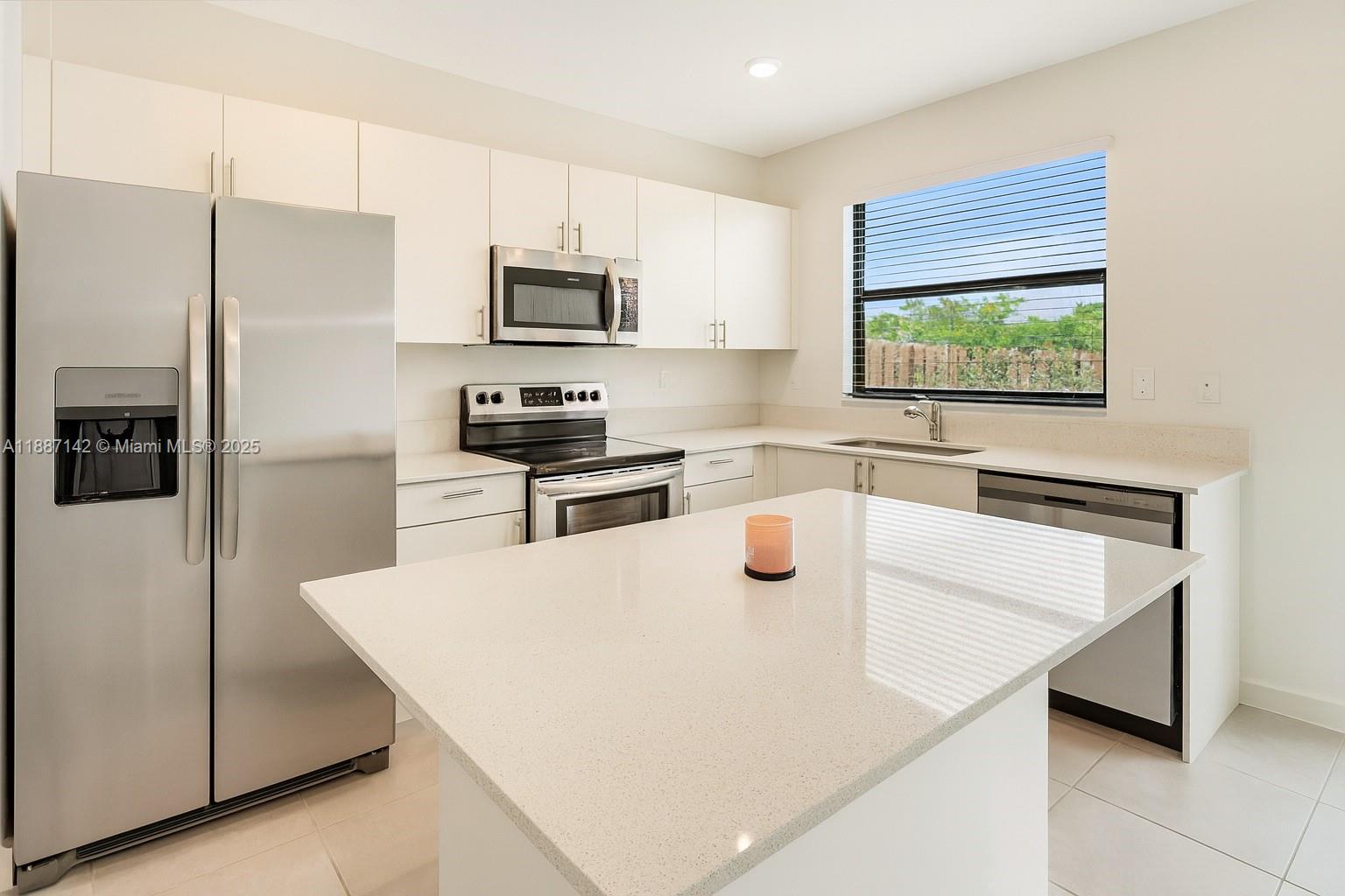 SILVER PALM RESIDENTIAL H - Residential Lease