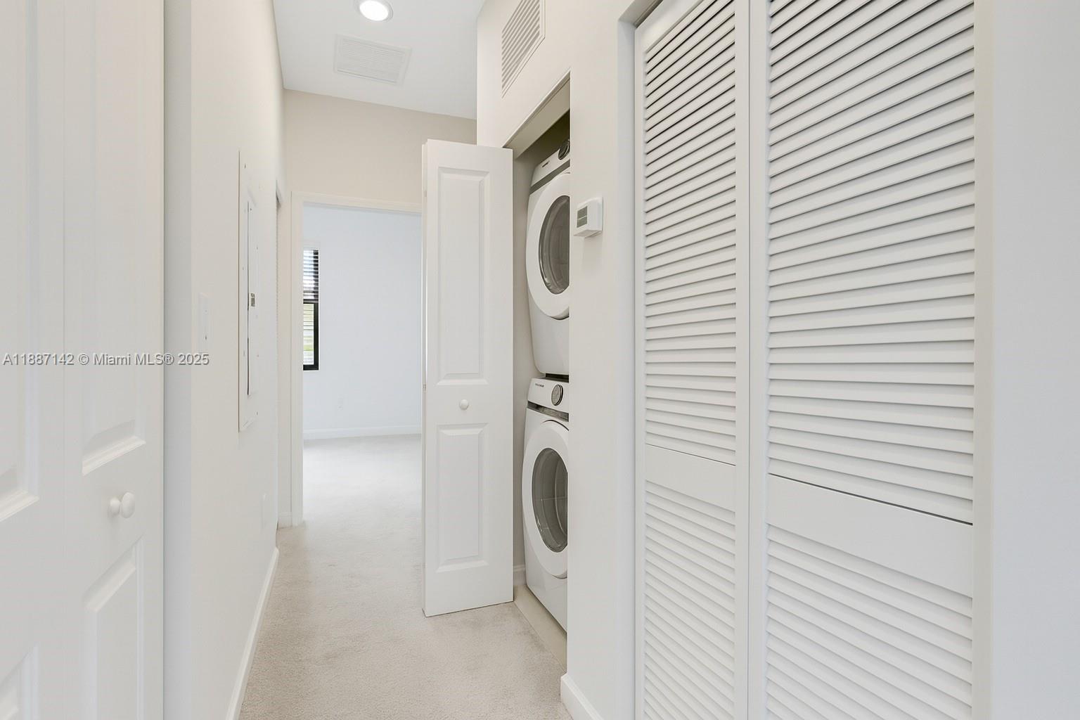 SILVER PALM RESIDENTIAL H - Residential Lease