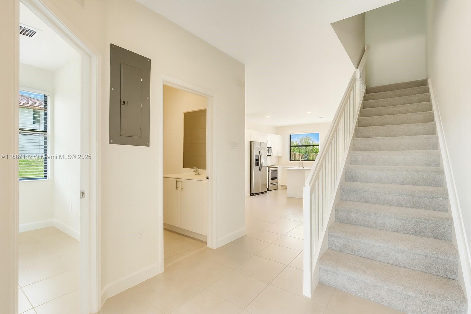 SILVER PALM RESIDENTIAL H - Residential Lease