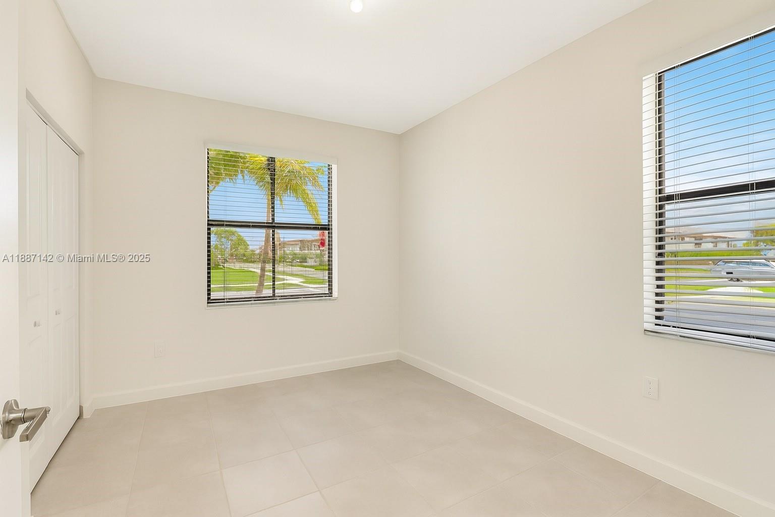SILVER PALM RESIDENTIAL H - Residential Lease