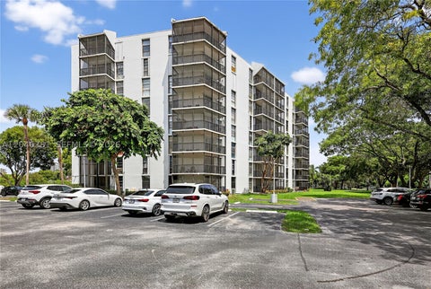Photo of 3401 N Country Club Dr #109, Aventura, FL 33180 (MLS # A12046781)