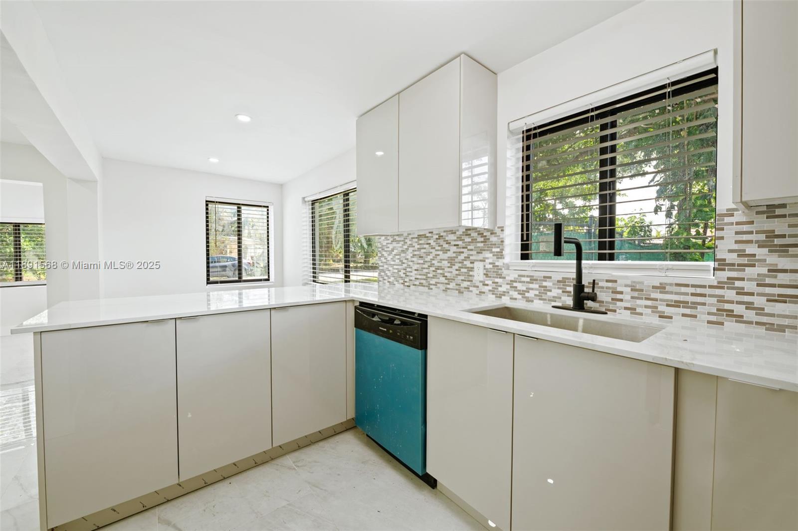 GOLDEN HOMESITES - Residential