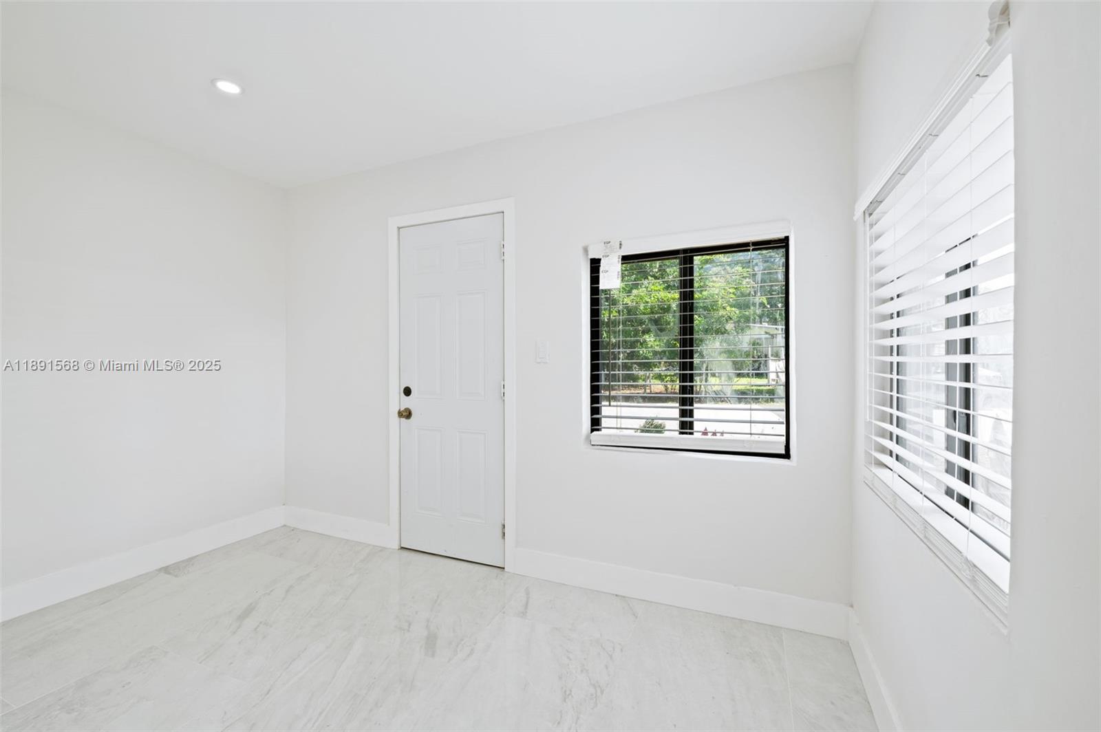 GOLDEN HOMESITES - Residential