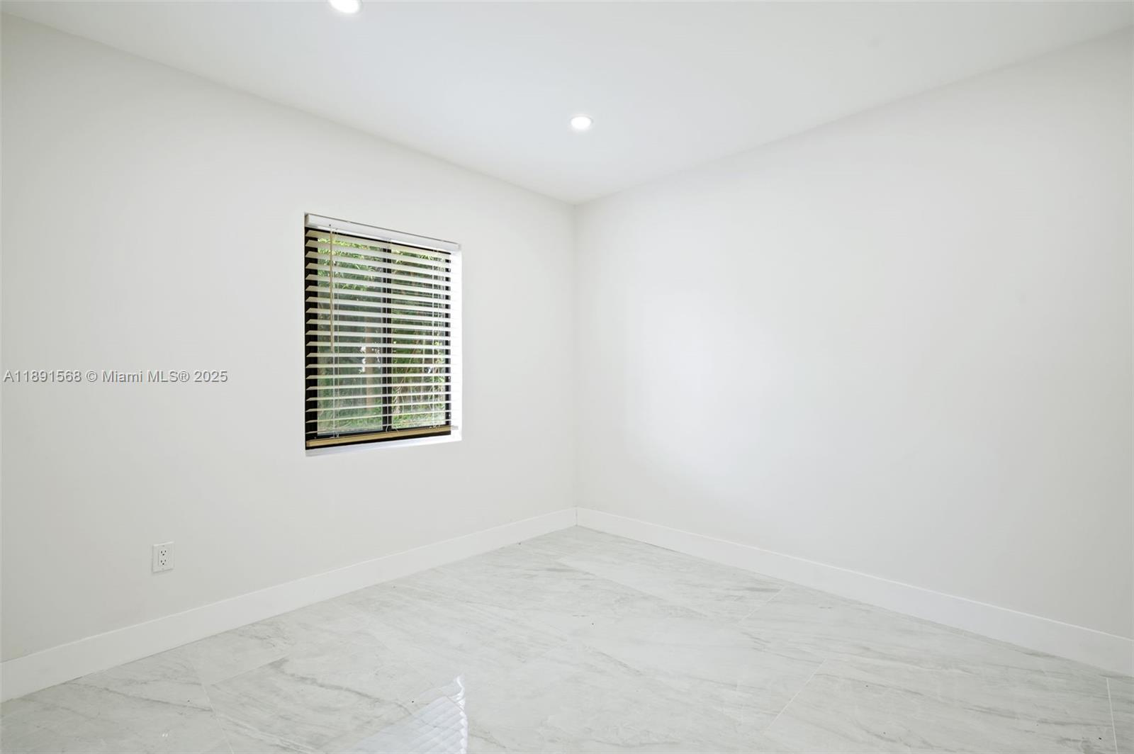 GOLDEN HOMESITES - Residential
