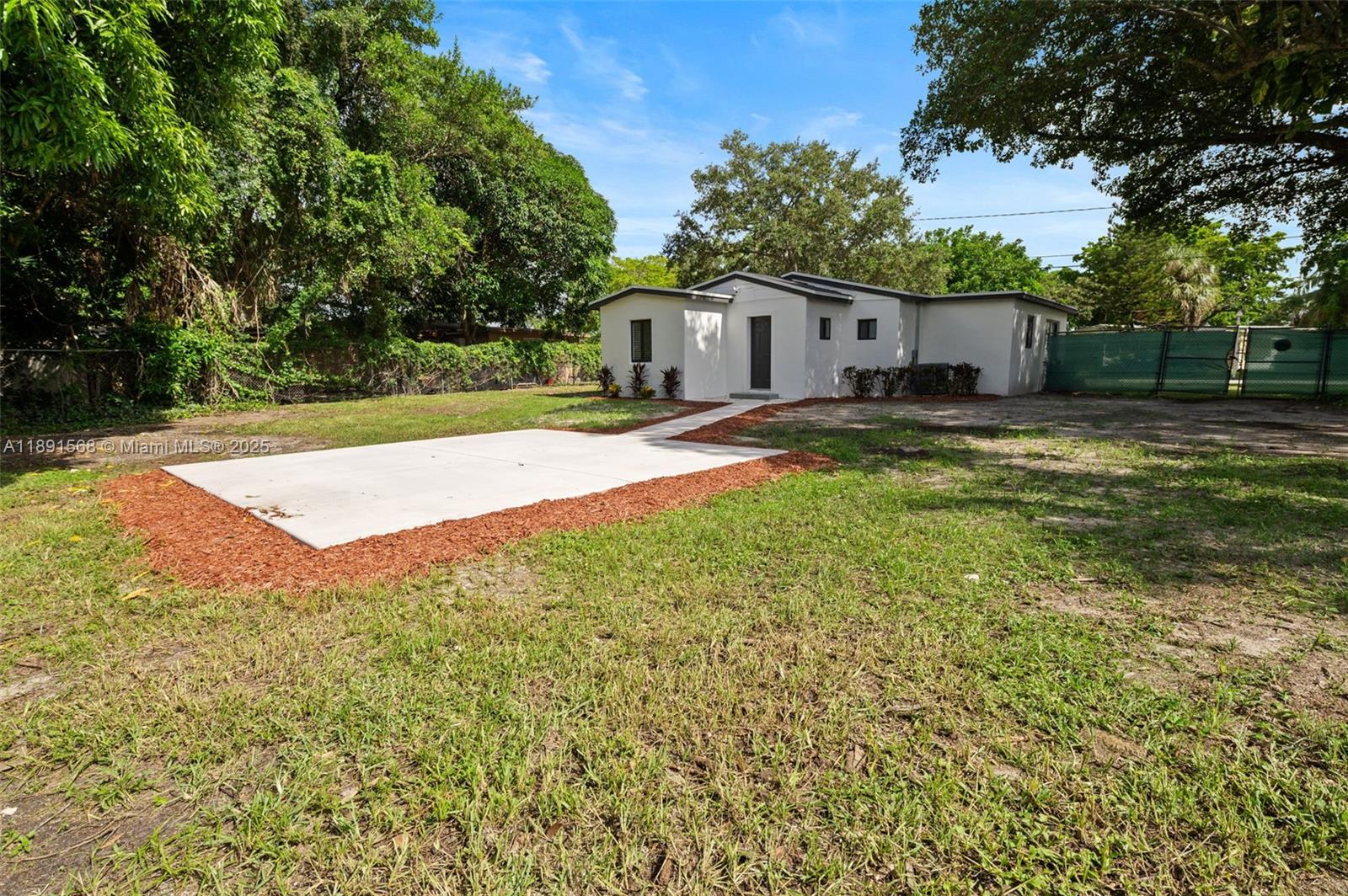 GOLDEN HOMESITES - Residential