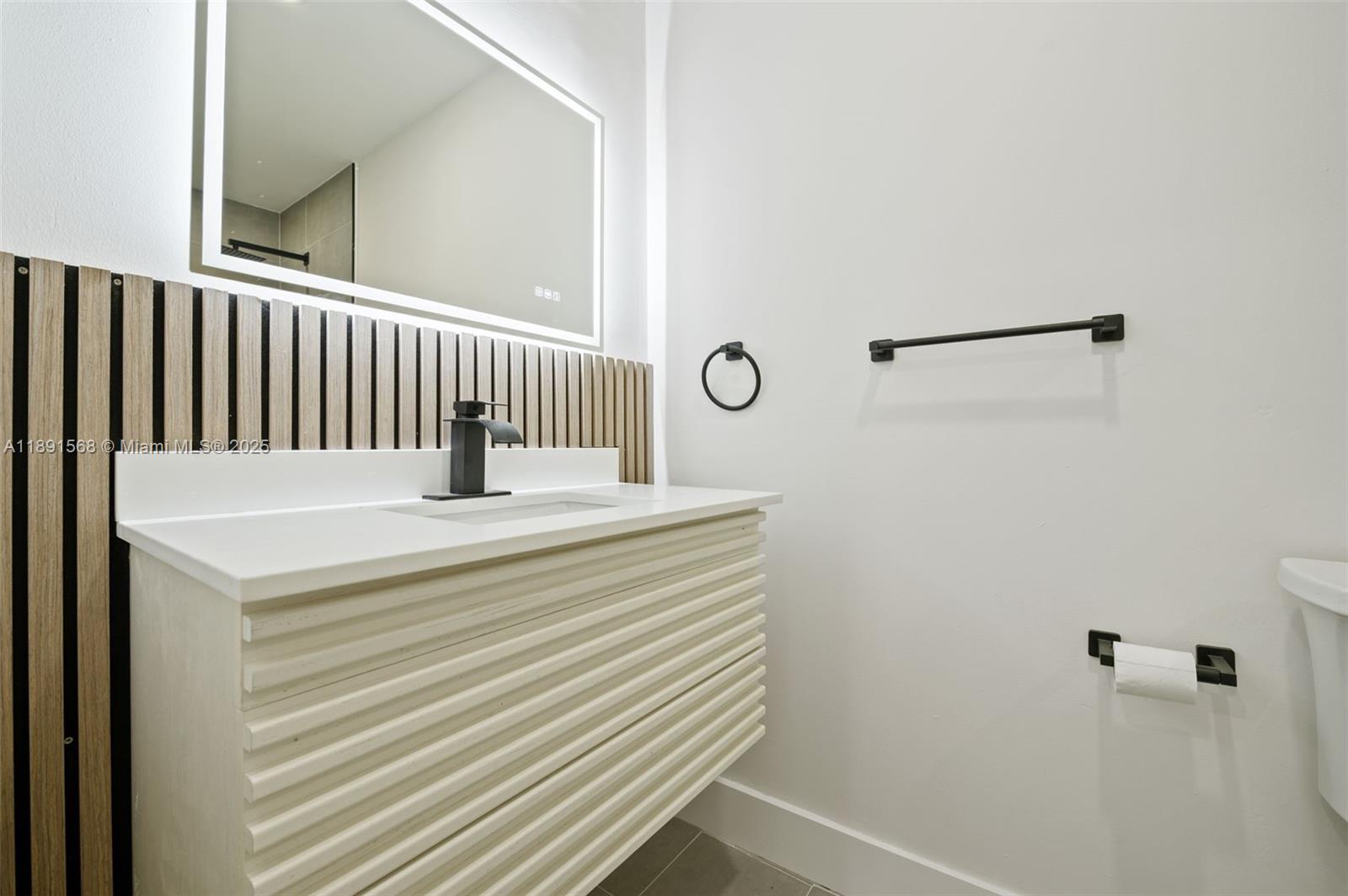 GOLDEN HOMESITES - Residential