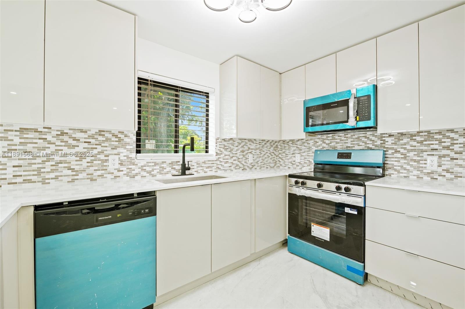 GOLDEN HOMESITES - Residential
