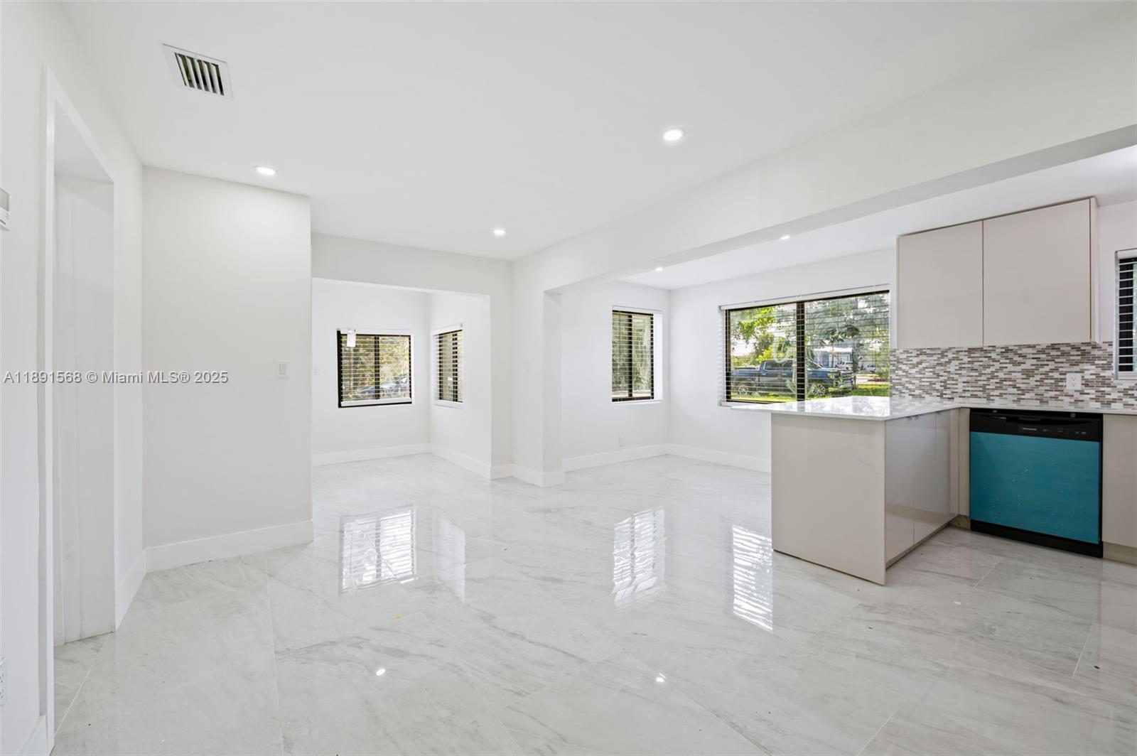 GOLDEN HOMESITES - Residential