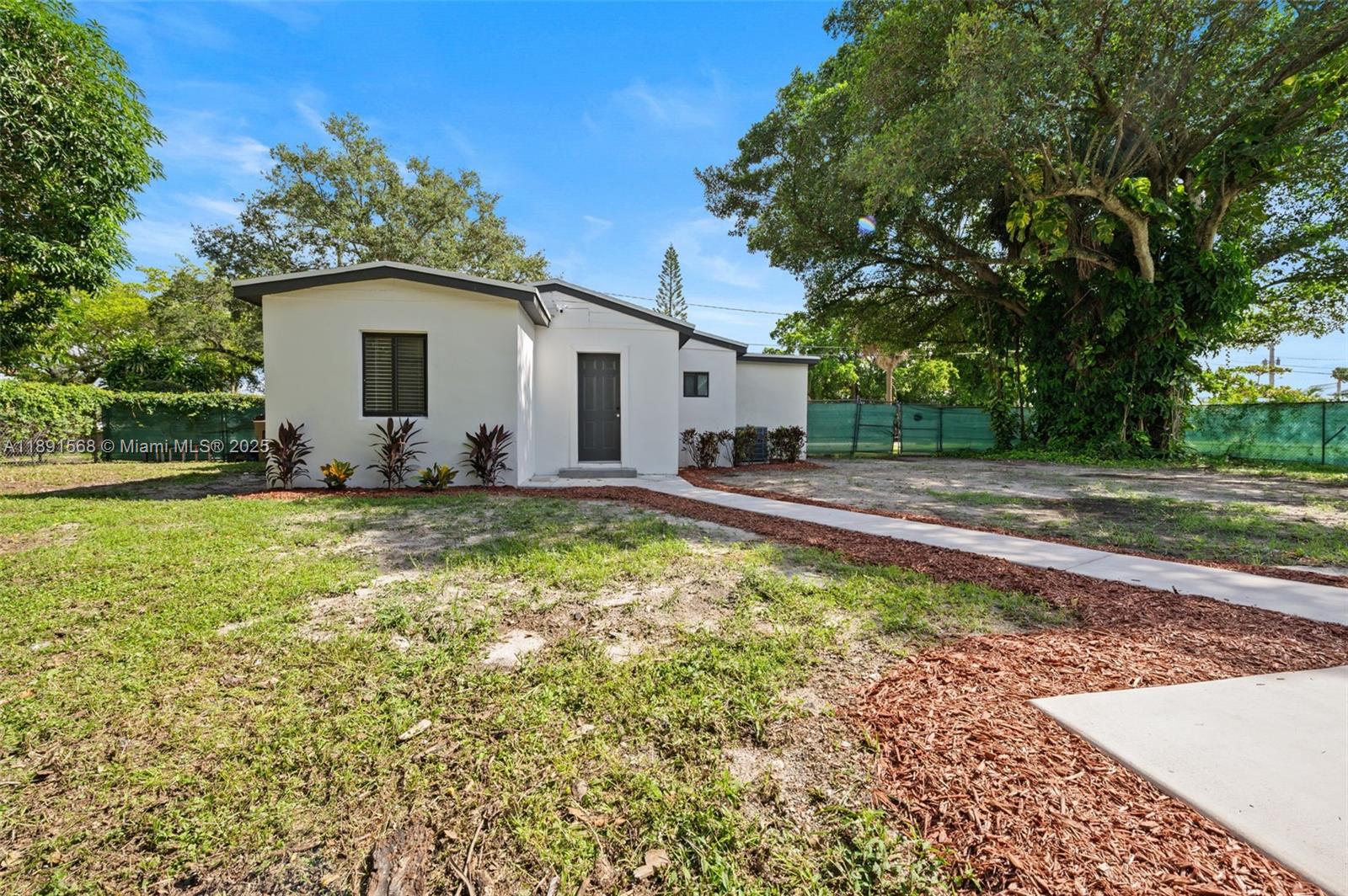 GOLDEN HOMESITES - Residential