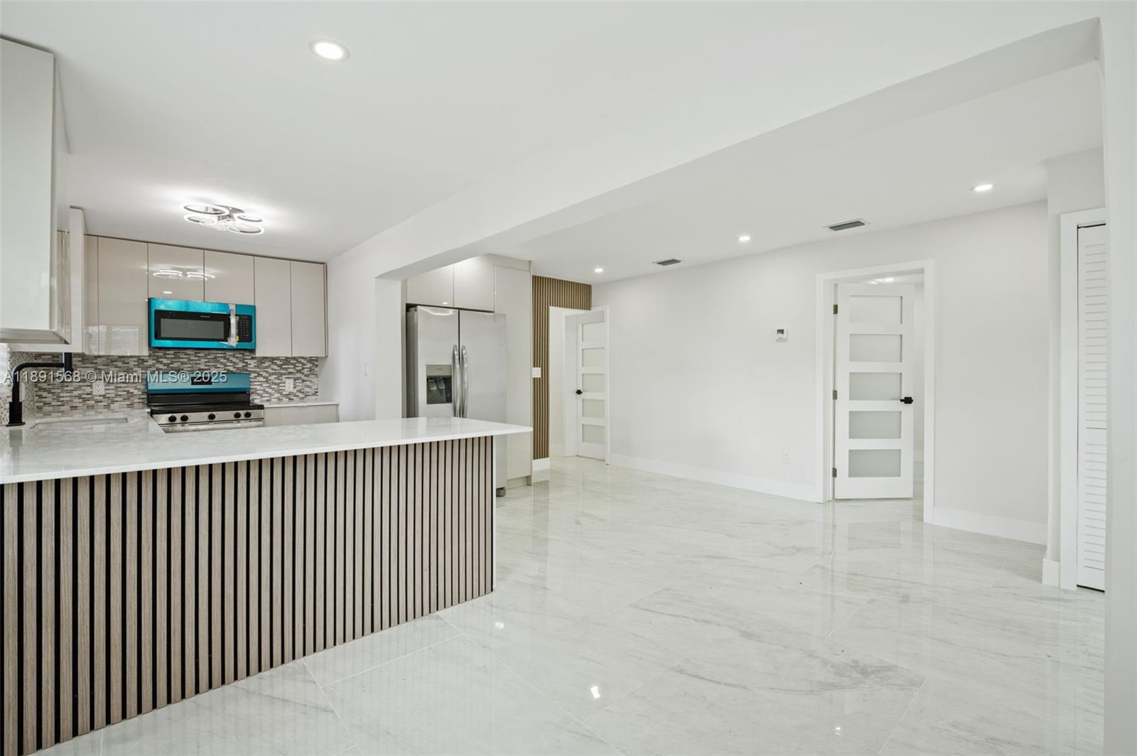 GOLDEN HOMESITES - Residential