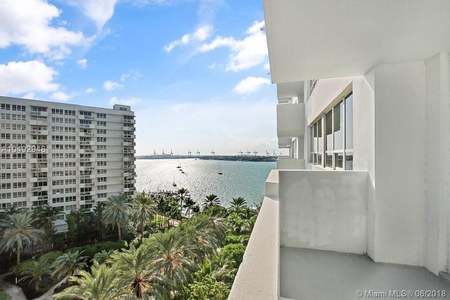 *4 WEEKS FREE AND $80 PARKING IF MOVE IN BY 7/15/18*Welcome to Miami Beach's most exciting residential community, Flamingo South Beach. The interior features wood floors throughout, modern kitchen and baths with Stainless Steal appliances and granite counter tops. Community amenities include a fitness center, 2 resort style bay front pools surrounded by cabanas, lounge chairs and a tiki bar, a BBQ area and beach volleyball. Move-in 1 month + $1,500 deposit. Same Day Approval!