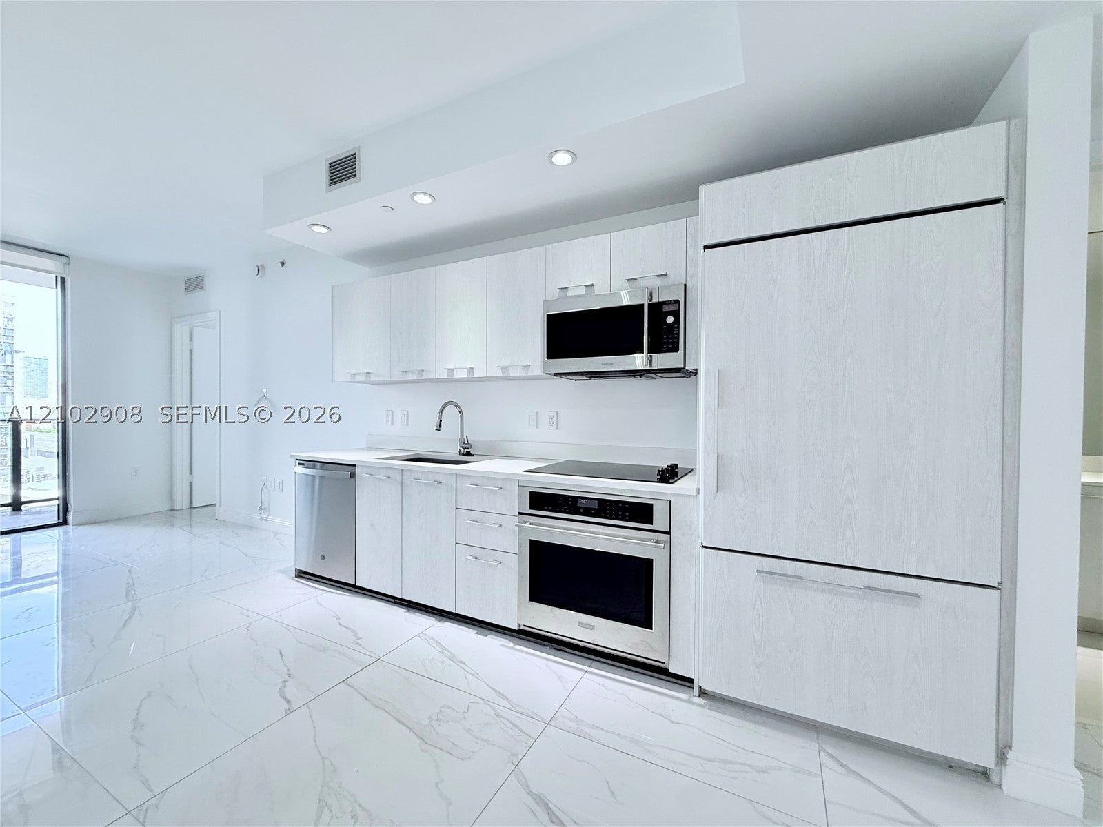 View photos, virtual tours, details... 45 SW 9th St 1209
