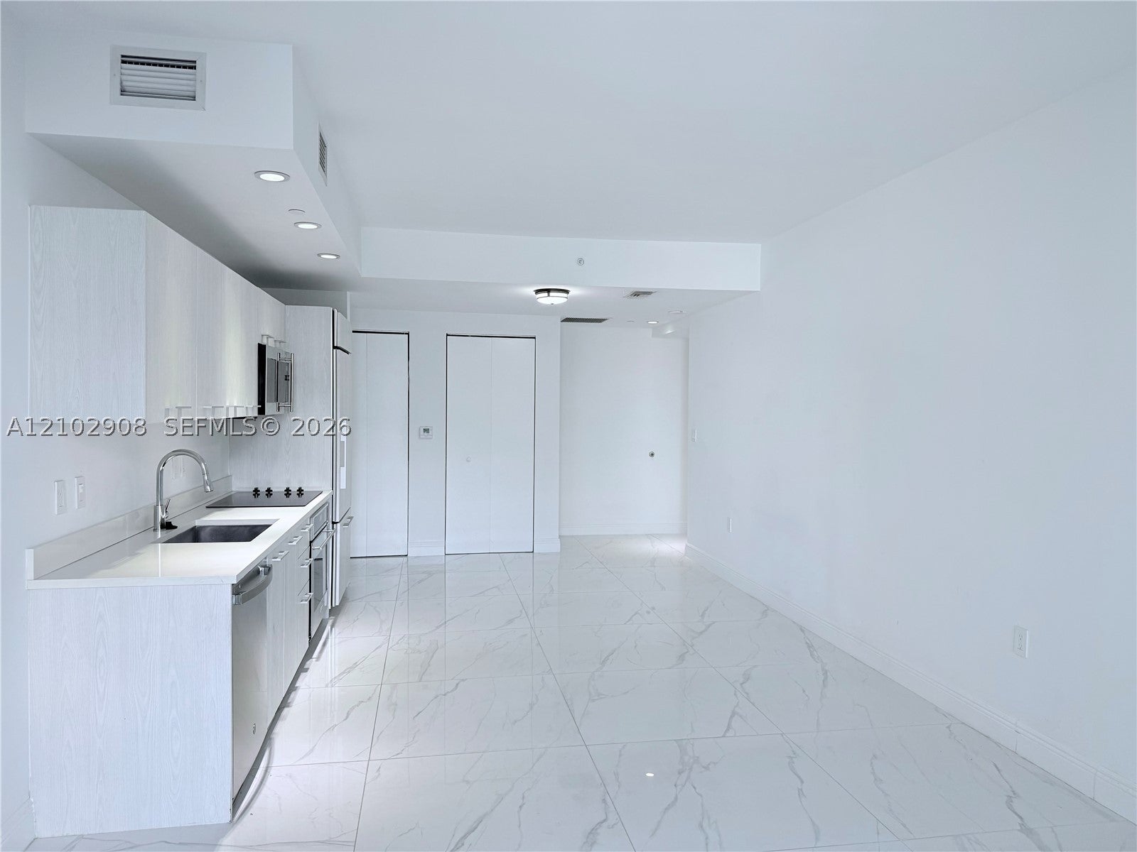 View photos, virtual tours, details... 45 SW 9th St 1209