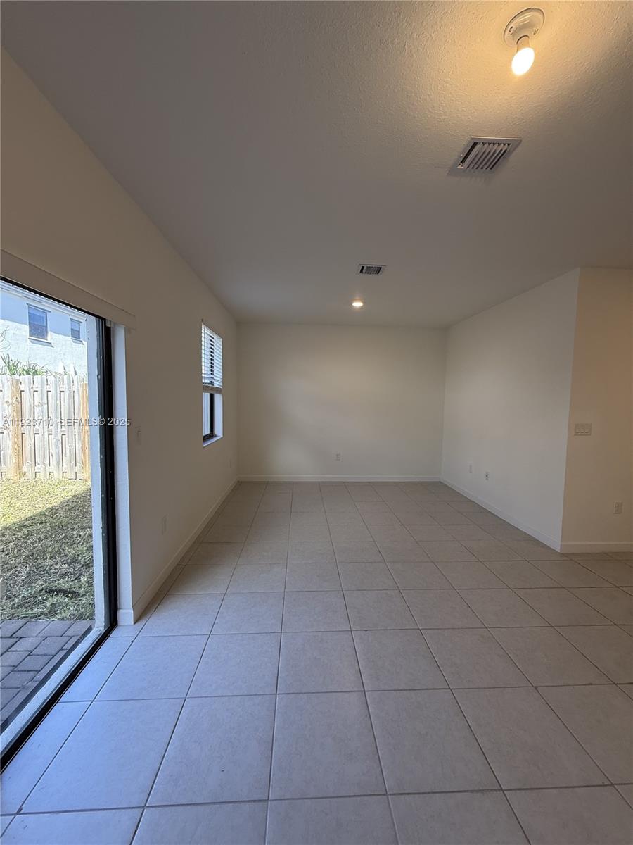 SILVER PALM RESIDENTIAL H - Residential Lease