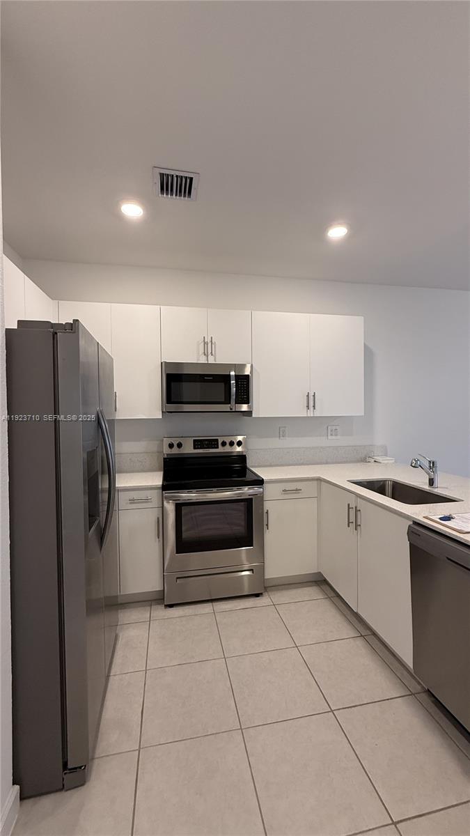 SILVER PALM RESIDENTIAL H - Residential Lease