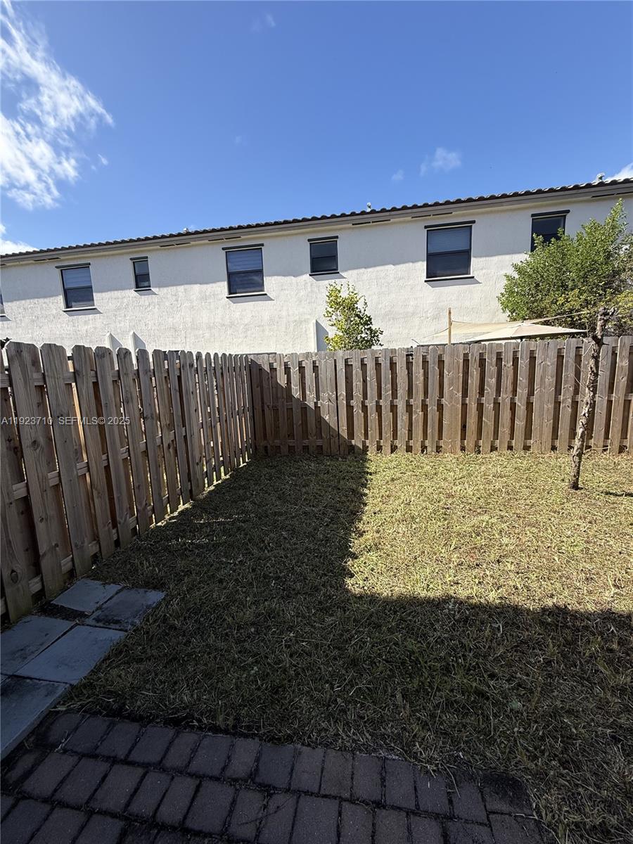 SILVER PALM RESIDENTIAL H - Residential Lease